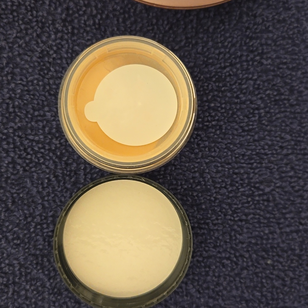 I.D Bare Minerals Bare Escentuals Feather Light Mineral Veil With Compact - New - Picture 4 of 4